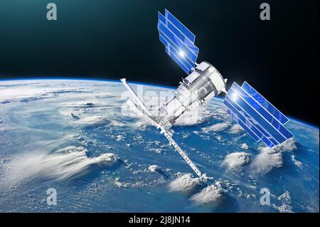 Der Satellit über der Erde misst die Wetterparameter. Erfassung, Erforschung, Sondierung, Überwachung von Elementen in der Atmosphäre dieses Bildes Stockfoto