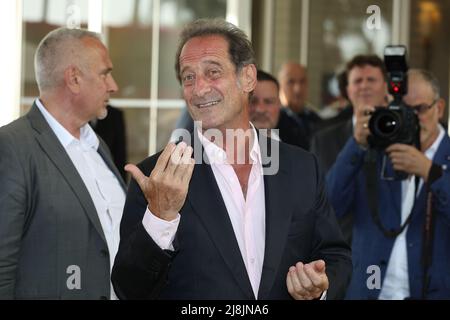 17. Mai 2022, Cannes, Cote d'Azur, Frankreich: Der französische Schauspieler und Jurypräsident VINCENT LINDON nimmt am Jury Dinner im Vorfeld der jährlichen Filmfestspiele von Cannes 75. Teil (Bild: © Mickael Chavet/ZUMA Press Wire) Stockfoto