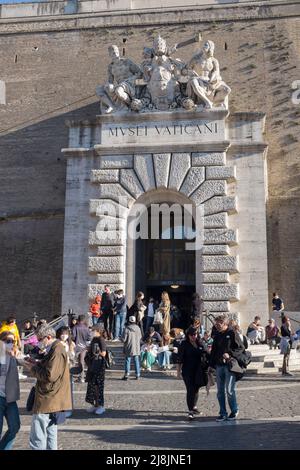Ausgang der Vatikanischen Museen Rom Italien Stockfoto