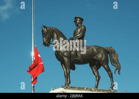 Ankara, Türkei - 10. November 2021: Siegesdenkmal Ankara. Mustafa Kemal Atatürk Skulptur auf dem Ulus Platz. Redaktionelle Aufnahme in Ankara. Stockfoto