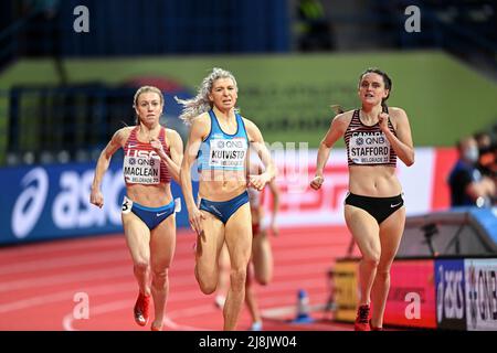 Sara Kuivisto, Lucia Stafford, die an den Belgrader Hallenweltmeisterschaften 2022 auf 1500 Metern teilnahm. Stockfoto