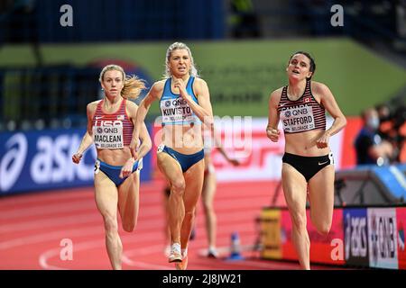 Sara Kuivisto, Lucia Stafford, die an den Belgrader Hallenweltmeisterschaften 2022 auf 1500 Metern teilnahm. Stockfoto