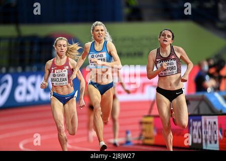 Sara Kuivisto, Lucia Stafford, die an den Belgrader Hallenweltmeisterschaften 2022 auf 1500 Metern teilnahm. Stockfoto