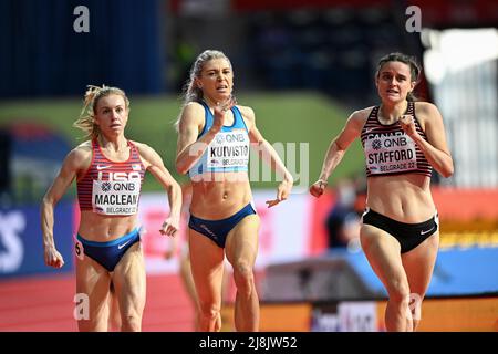 Sara Kuivisto, Lucia Stafford, die an den Belgrader Hallenweltmeisterschaften 2022 auf 1500 Metern teilnahm. Stockfoto