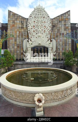 Blick auf das Bombendenkmal von Bali oder das Ground Zero Monument auf der Legian Street in Kuta, Bali, Indonesien. Lokal bekannt als Tugu Peringatan Bom Bali. Stockfoto
