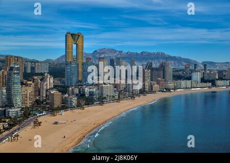 Intempo Wolkenkratzer, Strand Levante im Winter in Benidorm, Provinz Alicante, Bundesland Valencia, Spanien, Europa Stockfoto