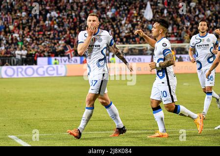 Cagliari, Italien. 15.. Mai 2022. Milan Skriniar von Inter FC, Esultanza, Abschlussgottesdienst nach dem Tor bei Cagliari Calcio gegen Inter - FC Internazionale, italienische Fußballserie A Spiel in Cagliari, Italien, Mai 15 2022 Quelle: Independent Photo Agency/Alamy Live News Stockfoto