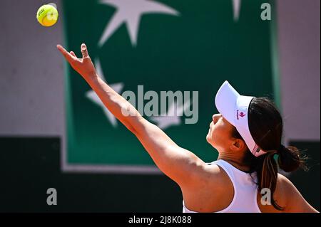 Paris, Frankreich. 16.. Mai 2022. NAO HIBINO aus Japan während des Qualifying Day One von Roland-Garros 2022, French Open 2022, Grand Slam Tennisturnier im Roland-Garros-Stadion am 16. Mai 2022 in Paris, Frankreich. (Bild: © Matthieu Mirville/ZUMA Press Wire) Bild: ZUMA Press, Inc./Alamy Live News Stockfoto