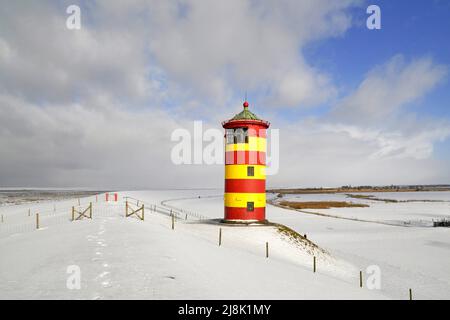 Pilsum Leuchtturm in Winterlandschaft, Deutschland, Niedersachsen, Ostfriesland, Pilsum Stockfoto