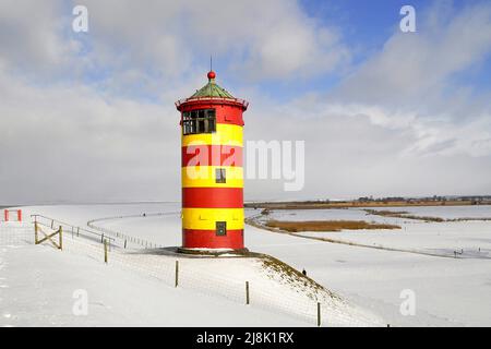 Pilsum Leuchtturm in Winterlandschaft, Deutschland, Niedersachsen, Ostfriesland, Pilsum Stockfoto