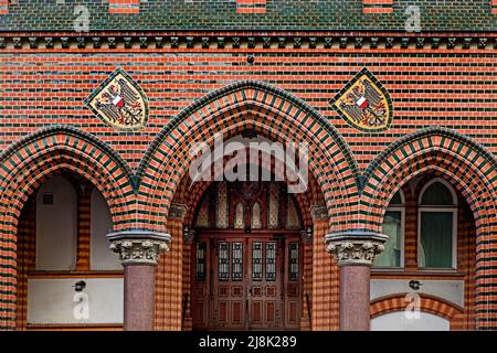 Landesamt für Soziales Schleswig-Holstein, Amtssitz Lübck mit gotischer Verkleidung, Deutschland, Schleswig-Holstein, Lübeck Stockfoto