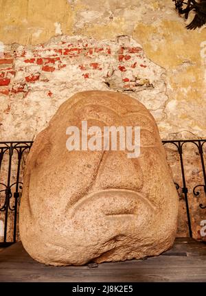 Kopfskulptur, Kloster in der Kathedrale der Heiligen Maria oder Dom, Altstadt, Riga, Lettland Stockfoto