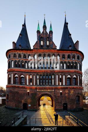 Holstentor, ehemaliges Weststadttor, Teil des UNESCO-Kulturerbes Lübecker Altstadt, Deutschland, Schleswig-Holstein, Lübeck Stockfoto