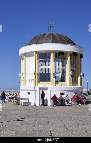 Musikpavillon an der Strandpromenade von Borkum, Deutschland, Niedersachsen, Borkum Stockfoto