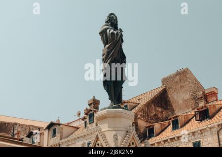 Ivan Gundulic Statue, Gundulic Platz, Marktplatz in der Altstadt, Dubrovnik, Kroatien, August, 1, 2021. Stockfoto