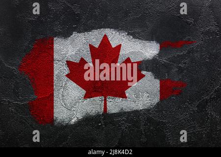 Gemalte Flagge Kanadas auf dunklem Grunge-Hintergrund Stockfoto