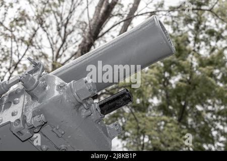 Der Lauf der Kanone zielt auf Stockfoto