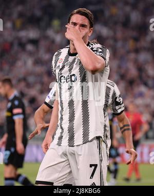 Turin, Italien. 16.. Mai 2022. FC Juventus' Dusan Vlahovic feiert sein Tor am 16. Mai 2022 in Turin, Italien, bei einem Fußballspiel der Serie A zwischen dem FC Juventus und dem Latium. Quelle: Federico Tardito/Xinhua/Alamy Live News Stockfoto