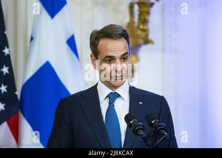 Washington, Usa. 16.. Mai 2022. Kyriakos Mitsotakis, Griechenlands Premierminister, spricht am Montag, den 16. Mai 2022, während eines Empfangs im Ostsaal des Weißen Hauses in Washington, DC. Laut dem Weißen Haus wurde erwartet, dass die Führung über die Unterstützung des ukrainischen Volkes diskutieren und Russland wirtschaftliche Kosten für seine unprovozierte Aggression auferlegen würde. Foto von Al Drago/UPI Credit: UPI/Alamy Live News Stockfoto