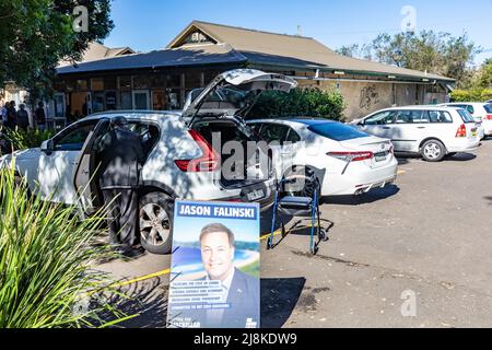 Im australischen Bundessitz von Mackellar wird am Vorwahlsender von Warriewood Sydney für Wähler, die am Wahltag am Samstag, dem 21.. Mai 2022, nicht abstimmen können, eine frühe Abstimmung durchgeführt. Der Bundessitz von Mackellar wird vom liberalen Abgeordneten Jason Falinski mit Herausforderern wie der United Australia Party, der unabhängigen Kandidatin von Dr. Sophie Scamps, der Labour and the Greens, Warriewood, Sydney, Australien, gehalten. Credit martin Berry@alamy Live-Nachrichten. Stockfoto