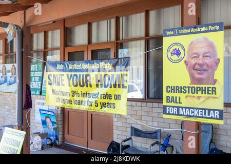 Im australischen Bundessitz von Mackellar wird am Vorwahlsender von Warriewood Sydney für Wähler, die am Wahltag am Samstag, dem 21.. Mai 2022, nicht abstimmen können, eine frühe Abstimmung durchgeführt. Der Bundessitz von Mackellar wird vom liberalen Abgeordneten Jason Falinski mit Herausforderern wie der United Australia Party, der unabhängigen Kandidatin von Dr. Sophie Scamps, der Labour and the Greens, Warriewood, Sydney, Australien, gehalten. Credit martin Berry@alamy Live-Nachrichten. Stockfoto