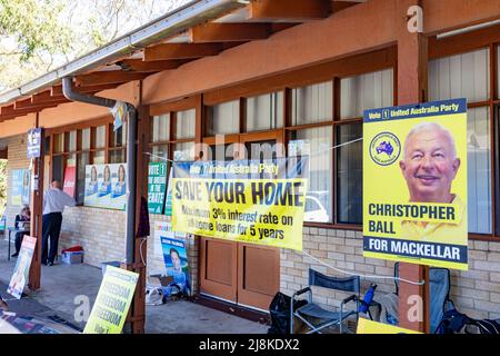 Im australischen Bundessitz von Mackellar wird am Vorwahlsender von Warriewood Sydney für Wähler, die am Wahltag am Samstag, dem 21.. Mai 2022, nicht abstimmen können, eine frühe Abstimmung durchgeführt. Der Bundessitz von Mackellar wird vom liberalen Abgeordneten Jason Falinski mit Herausforderern wie der United Australia Party, der unabhängigen Kandidatin von Dr. Sophie Scamps, der Labour and the Greens, Warriewood, Sydney, Australien, gehalten. Credit martin Berry@alamy Live-Nachrichten. Stockfoto