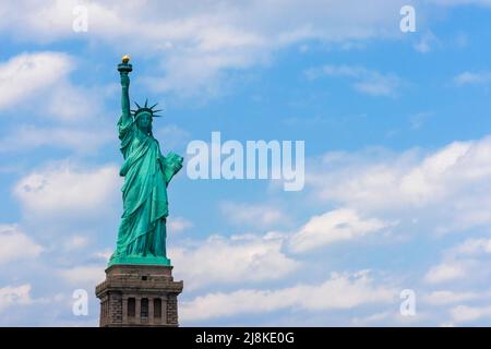 Vor der Freiheitsstatue in New York City. Stockfoto