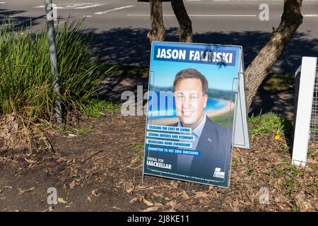 Im australischen Bundessitz von Mackellar wird am Vorwahlsender von Warriewood Sydney für Wähler, die am Wahltag am Samstag, dem 21.. Mai 2022, nicht abstimmen können, eine frühe Abstimmung durchgeführt. Der Bundessitz von Mackellar wird vom liberalen Abgeordneten Jason Falinski mit Herausforderern wie der United Australia Party, der unabhängigen Kandidatin von Dr. Sophie Scamps, der Labour and the Greens, Warriewood, Sydney, Australien, gehalten. Credit martin Berry@alamy Live-Nachrichten. Stockfoto