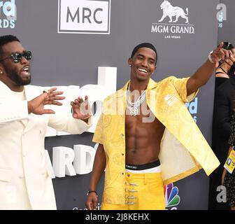 Las Vegas, USA. 15.. Mai 2022. Diddy aka Sean Combs und Sohn Christian Combs nehmen am 15. Mai 2022 in Las Vegas, Nevada, an den Billboard Music Awards 2022 in der MGM Grand Garden Arena Teil. Foto: Casey Flanigan/imageSPACE Credit: Imagespace/Alamy Live News Stockfoto