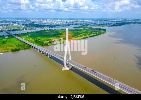 Can Tho Brücke, Can Tho Stadt, Vietnam, Luftaufnahme. Die Can Tho-Brücke ist eine berühmte Brücke im mekong-Delta, Vietnam. Stockfoto