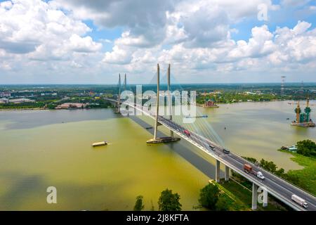 Meine Thuan-Brücke, Vinh Long Stadt, Vietnam, Luftaufnahme. My Thuan Bridge ist eine berühmte Brücke im mekong Delta, Vietnam. Stockfoto