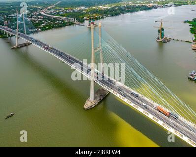 Meine Thuan-Brücke, Vinh Long Stadt, Vietnam, Luftaufnahme. My Thuan Bridge ist eine berühmte Brücke im mekong Delta, Vietnam. Stockfoto