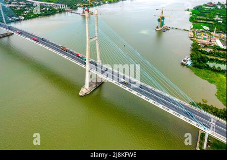 Meine Thuan-Brücke, Vinh Long Stadt, Vietnam, Luftaufnahme. My Thuan Bridge ist eine berühmte Brücke im mekong Delta, Vietnam. Stockfoto