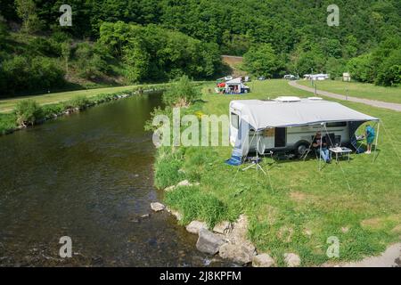 Camping Camping du Moulin, im grünen Tal des Flusses Sure, Bourscheid-Plage, Bourscheid, Diekirch, Ardennen, Luxemburg, Europa Stockfoto
