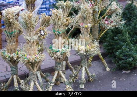 Didukh ist ein traditionelles ukrainisches Symbol - ein dekorativer Ernte aus Weizenohren, der die Ernte fördert. Stockfoto