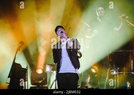 Zürich, Schweiz. 16.. Mai 2022. Die amerikanische Band OneRepublic gibt ein Live-Konzert im Hallenstadion in Zürich. Hier ist Sänger und Musiker Ryan Tedder live auf der Bühne zu sehen. (Foto: Gonzales Photo/Alamy Live News Stockfoto