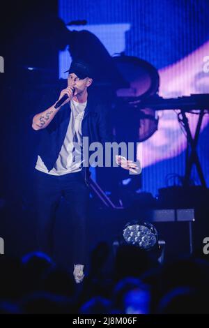 Zürich, Schweiz. 16.. Mai 2022. Die amerikanische Band OneRepublic gibt ein Live-Konzert im Hallenstadion in Zürich. Hier ist Sänger und Musiker Ryan Tedder live auf der Bühne zu sehen. (Foto: Gonzales Photo/Alamy Live News Stockfoto