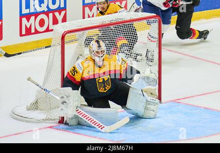 Helsinki, Finnland, 16. Mai 2022, Mathias Niederberger Nr. 35 Torwart Deutschlands im Spiel DEUTSCHLAND - FRANKREICH 3-2 der IIHF EISHOCKEY WELTMEISTERSCHAFT Gruppe B in Helsinki, Finnland, 16. Mai 2022, Saison 2021/2022 © Peter Schatz / Alamy Live News Stockfoto