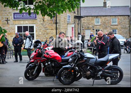 Motorradfahrer in Masham North Yorkshire England Stockfoto