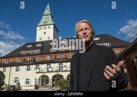 Garmisch Partenkirchen, Deutschland. 17.. Mai 2022. Dietmar Müller-Elmau, Hoteldirektor von Schloss Elmau. Die Einrichtung wird vom 26. Bis 28. Juni zum zweiten Mal Gastgeber des Summit 2022 G7 sein. Kredit: Peter Kneffel/dpa/Alamy Live Nachrichten Stockfoto