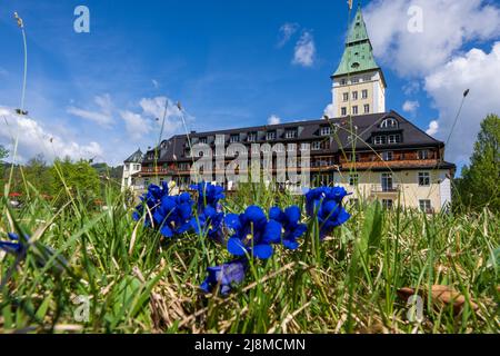 Garmisch Partenkirchen, Deutschland. 17.. Mai 2022. Das Hotel Schloss Elmau. Vom 26. Bis 28. Juni 2022 findet in der Anlage zum zweiten Mal der Summit 2022 G7 statt. Kredit: Peter Kneffel/dpa/Alamy Live Nachrichten Stockfoto