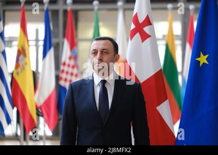 Brüssel, Belgien. 17.. Mai 2022. Der georgische Premierminister Irakli Garibashvili wird vor einem Treffen am 17. Mai 2022 in Brüssel vom Präsidenten des Europäischen Rates, Charles Michel, begrüßt. Kredit: ALEXANDROS MICHAILIDIS/Alamy Live Nachrichten Stockfoto