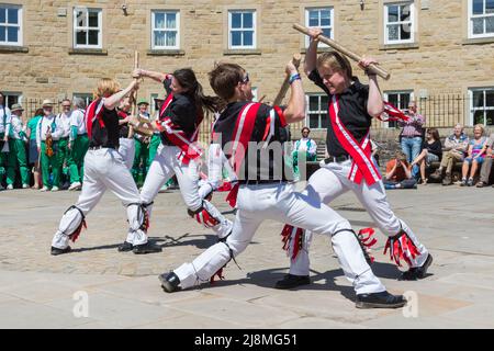 Fool's Gambit Morris-Team bei Bakewell Stockfoto