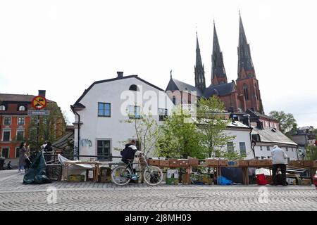 Tägliches Leben in Uppsalla, Schweden, während des Samstags. Hier eine Second-Hand-Buchhandlung am Fluss Fyrisån im Zentrum der Stadt. Stockfoto