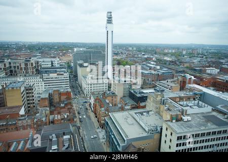 Blick auf den Birmingham BT Tower nach Norden. Bild aus dem Colmore Row Gebäude von 103 Stockfoto