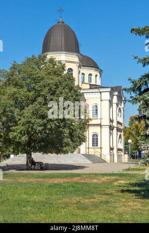 RUSE, BULGARIEN - 15. AUGUST 2021: Kirche Allerheiligen im Zentrum der Stadt Ruse, Bulgarien Stockfoto