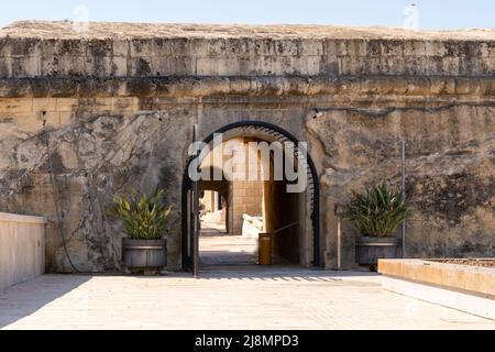 Überreste der historischen Befestigung der Stadt Valetta auf Malta Stockfoto