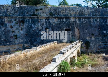 Überreste der historischen Befestigung der Stadt Valetta auf Malta Stockfoto