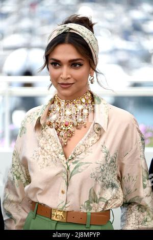 Cannes, Frankreich. 17.. Mai 2022. 75. Cannes Filmfestival 2022, Fotocall Jury. Im Bild: Deepika Padukone Kredit: Unabhängige Fotoagentur/Alamy Live News Stockfoto