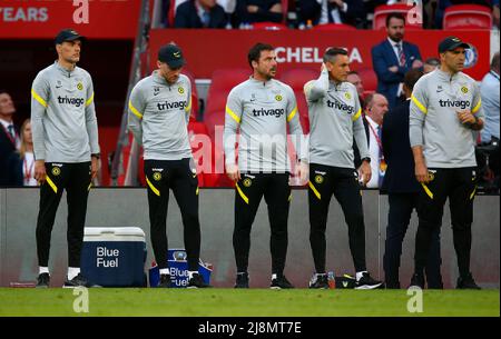 LONDON, ENGLAND - 14. MAI: Chelsea-Manager Thomas Tuchel (LINKS) beobachtet das Elfmeterschießen während des FA-Cup-Finales zwischen Chelsea und Liverpool in Wem Stockfoto